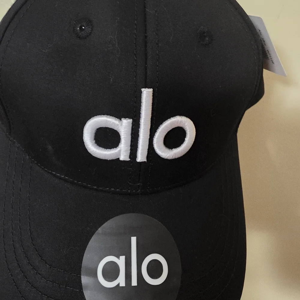 ALO Yoga Black Cap - Picture 2 of 6